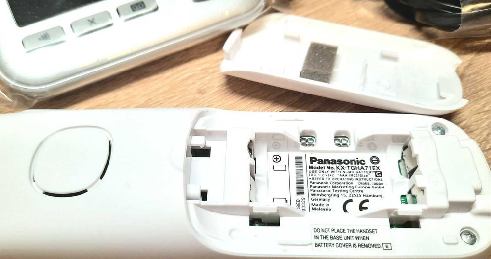 Телефон безпровідний білий Panasonic KX-TGH 720.