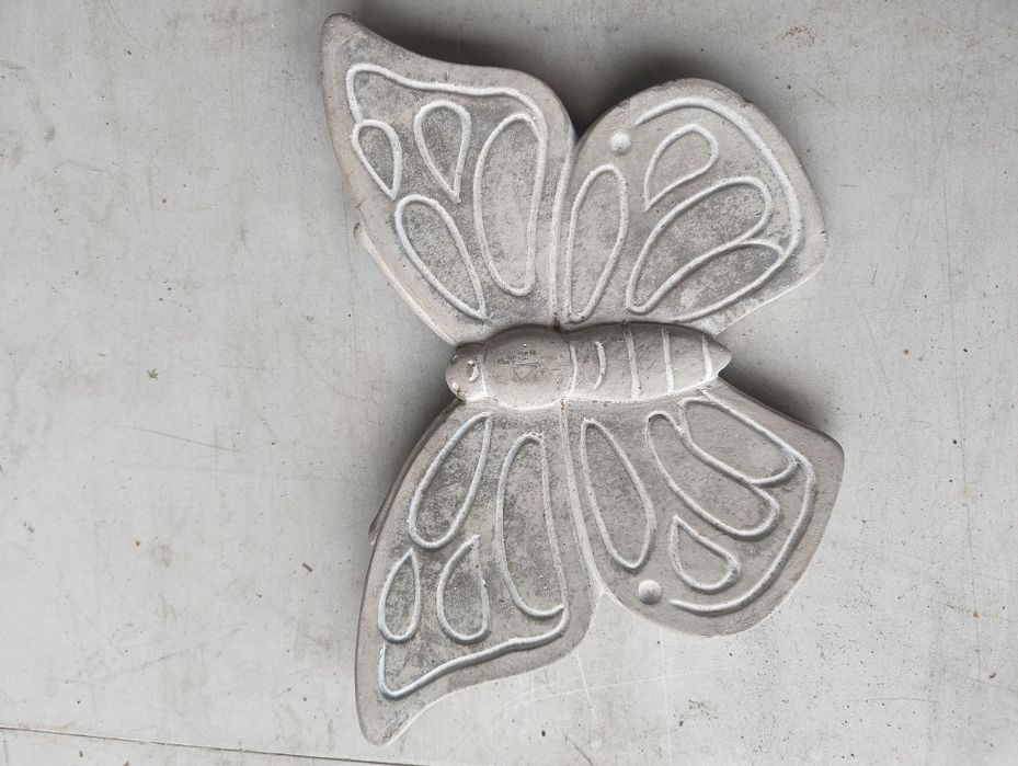 Gipsowa ozdoba ścienna motyl