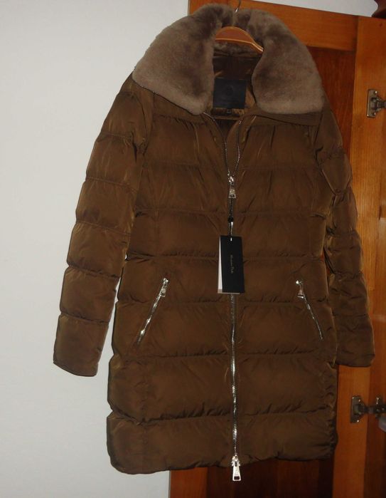 Casaco de penas à prova de água na cor castanho torrado
Massimo D