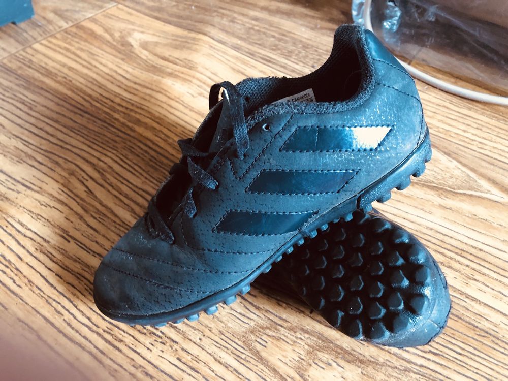 Фтбольные сороконожки adidas