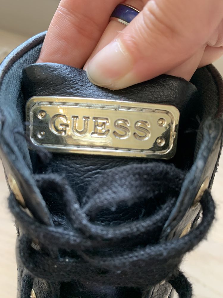 Botins com salto interior GUESS