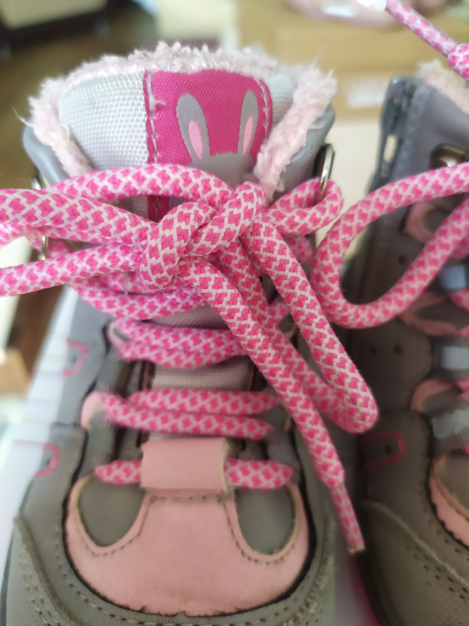 Демисезонные ботинки Cool club с розовыми шнурками.
22 размер.