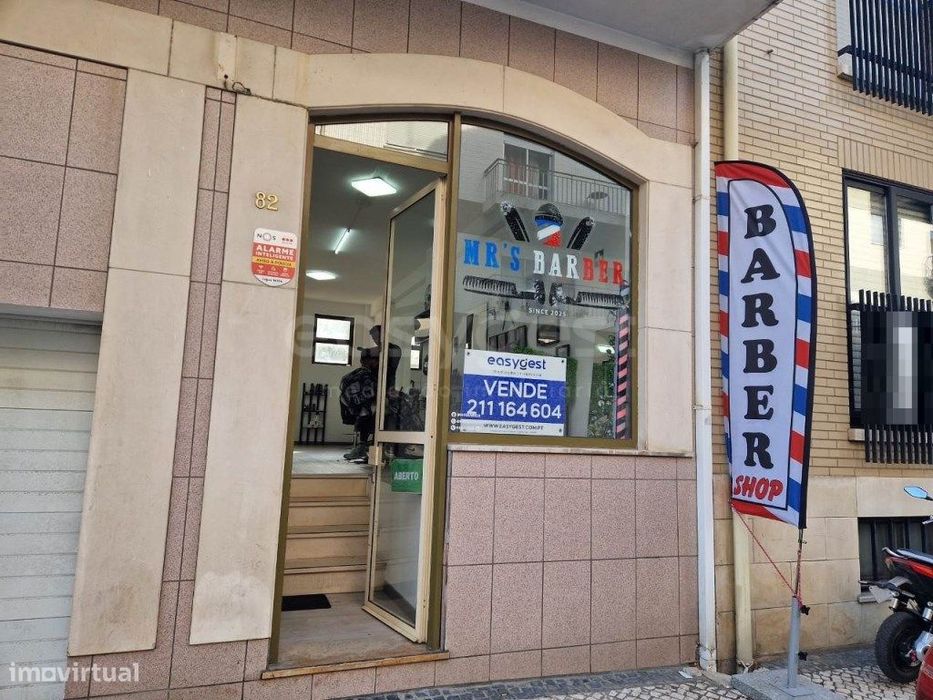Loja - barbearia equipada e com carteira de clientes em Aveiro