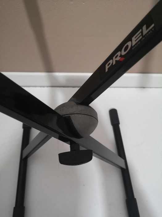SUPORTE PARA COMBO GUITARRA - Marca Proel em estado novo nunca usado