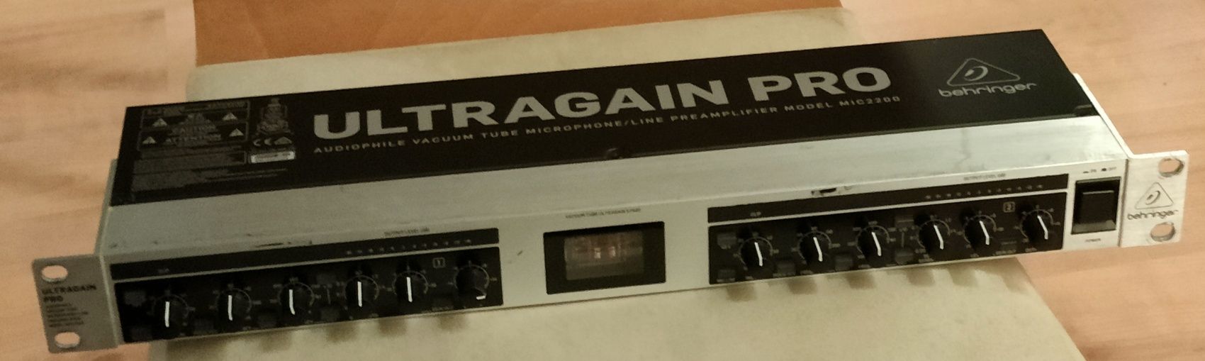 Ultragain Pro MIC 2200 Behringer
