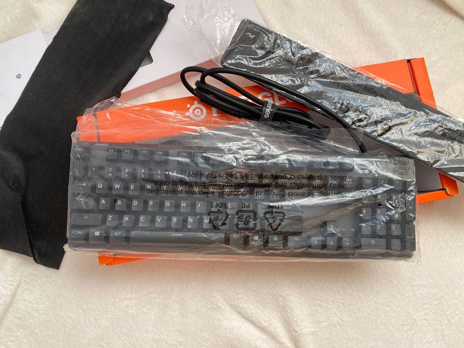 Клавіатура Steelseries Apex pro us 64626 ( вітринний зразок)