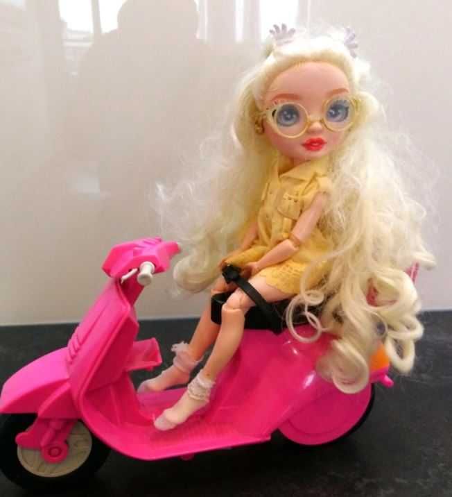 Skuter motor lalki Barbie l.o.l koszyk pojazd zabawka