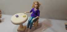 Drewniany stolik dla lalek typu Barbie Monster High