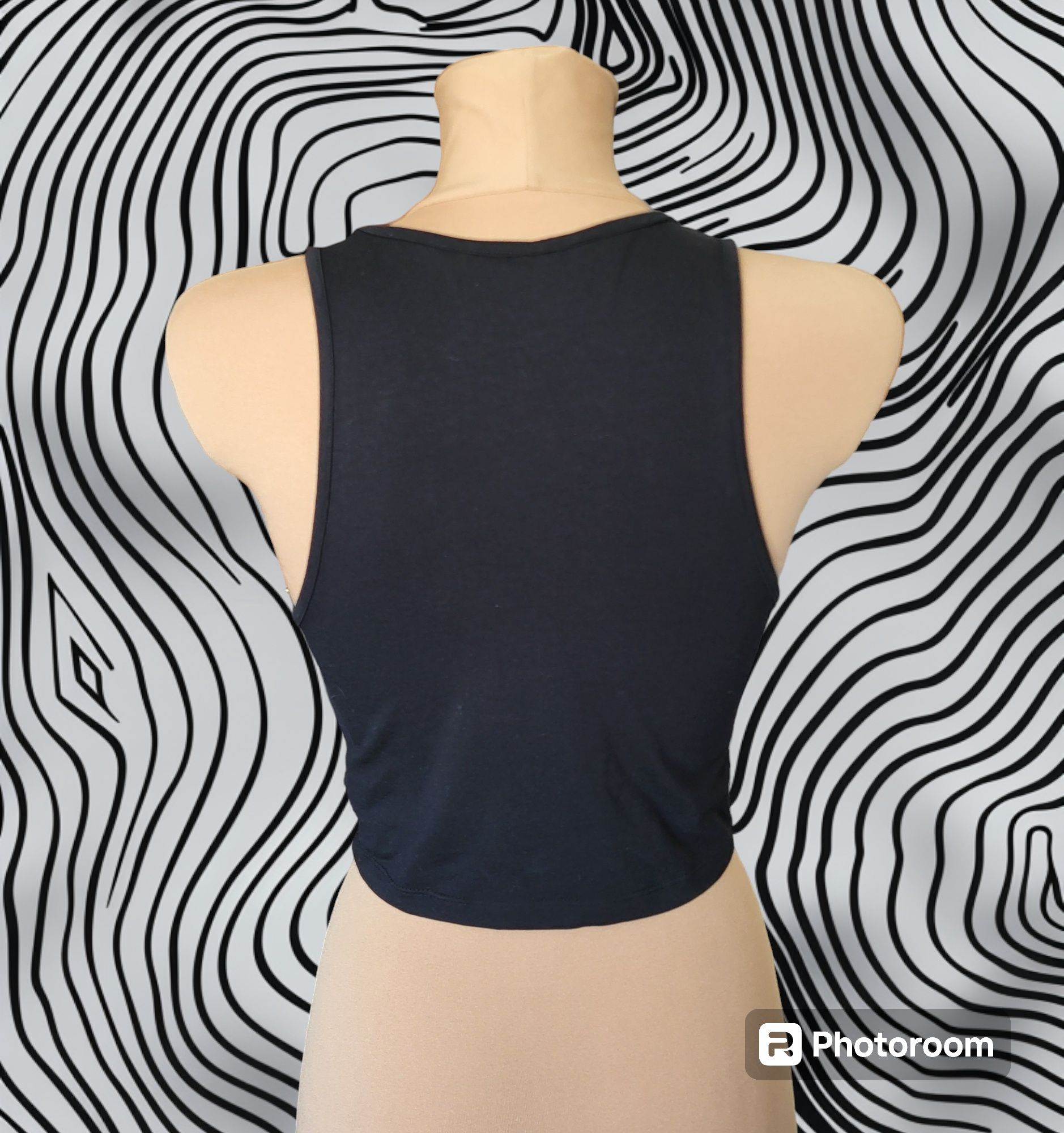 (S/36) Czarny crop top z siateczką