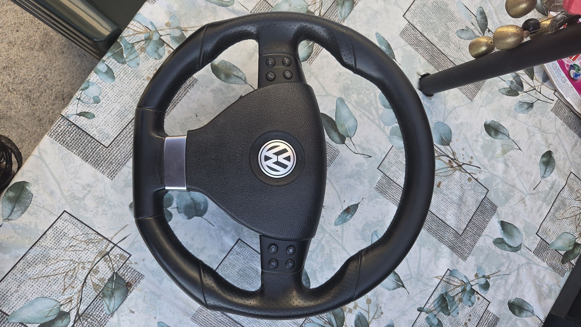Volante scirocco e golf V em bom estado