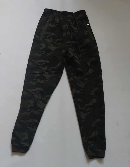 Spodnie męskie dresowe c. moro ocieplane meszek Dunauone R-4723 r. 3XL