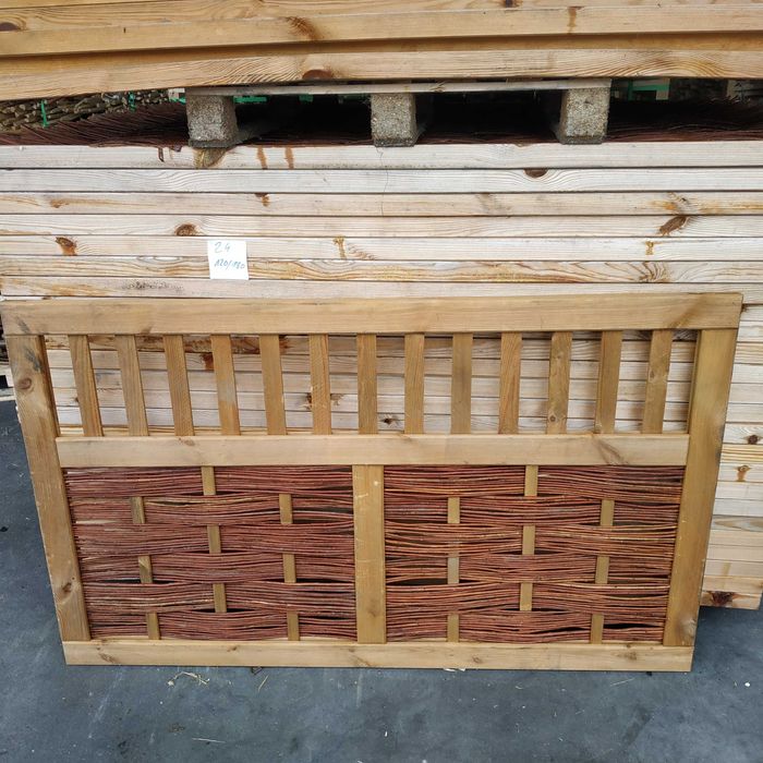 Ogrodzenie wiklinowe w ramie sosnowej