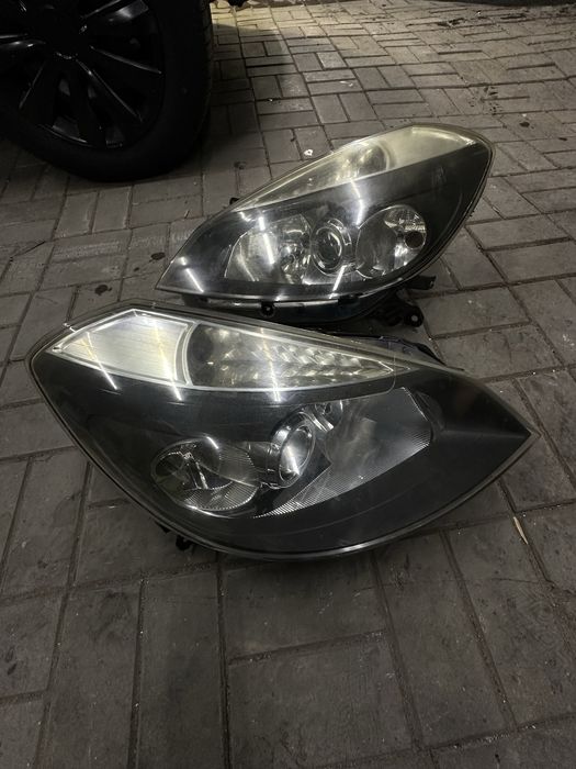 Фари Renault Clio 3 чорні лінзовані в чудовому стані