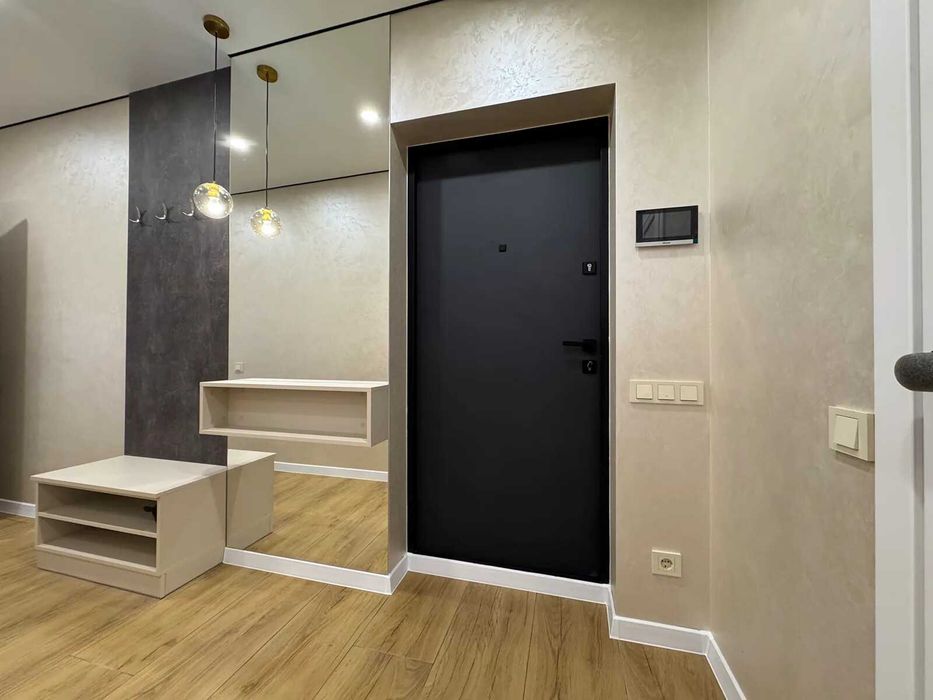 Терміново! Укомплектована двокімнатна поблизу ТРЦ "Veles Mall"