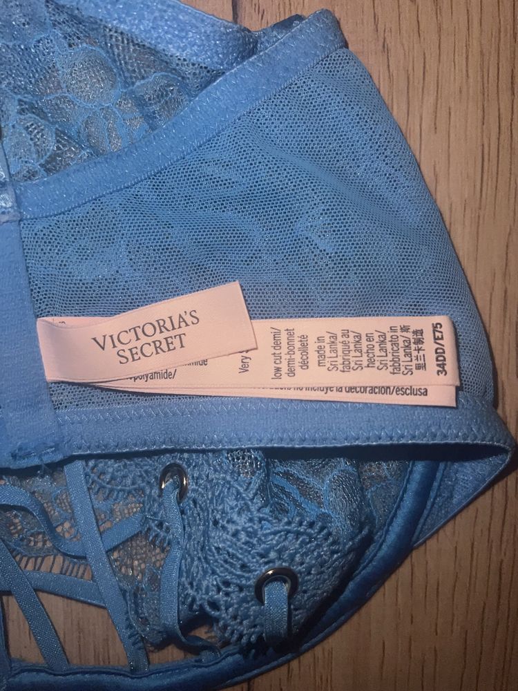 Biustonosz nieusztywniany Victoria Secret 34DD nowy bez metki