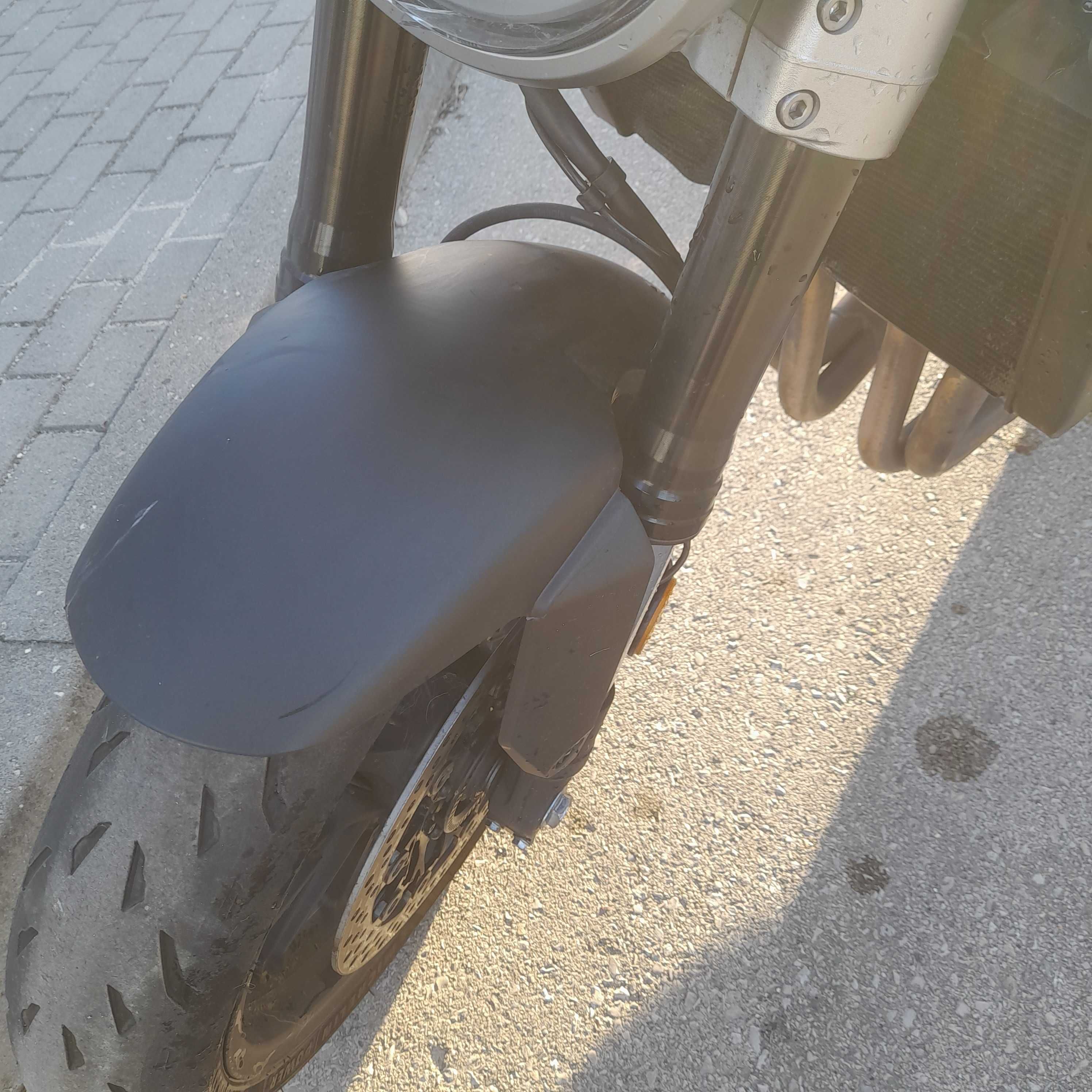 Honda CB 1000 R 2021, pequena queda