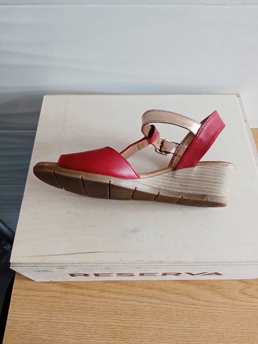 Sandálias Femininas com Salto  Tamanh0 37– Conforto !