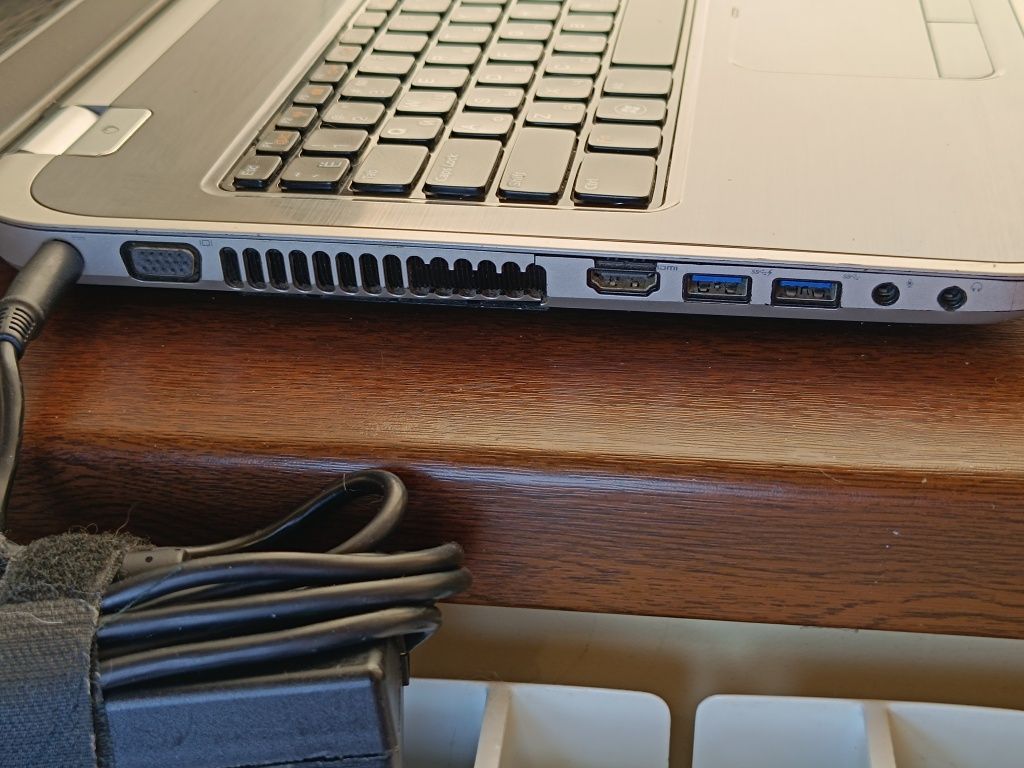 Ноутбук Dell Inspiron 5720 i5 17.3"