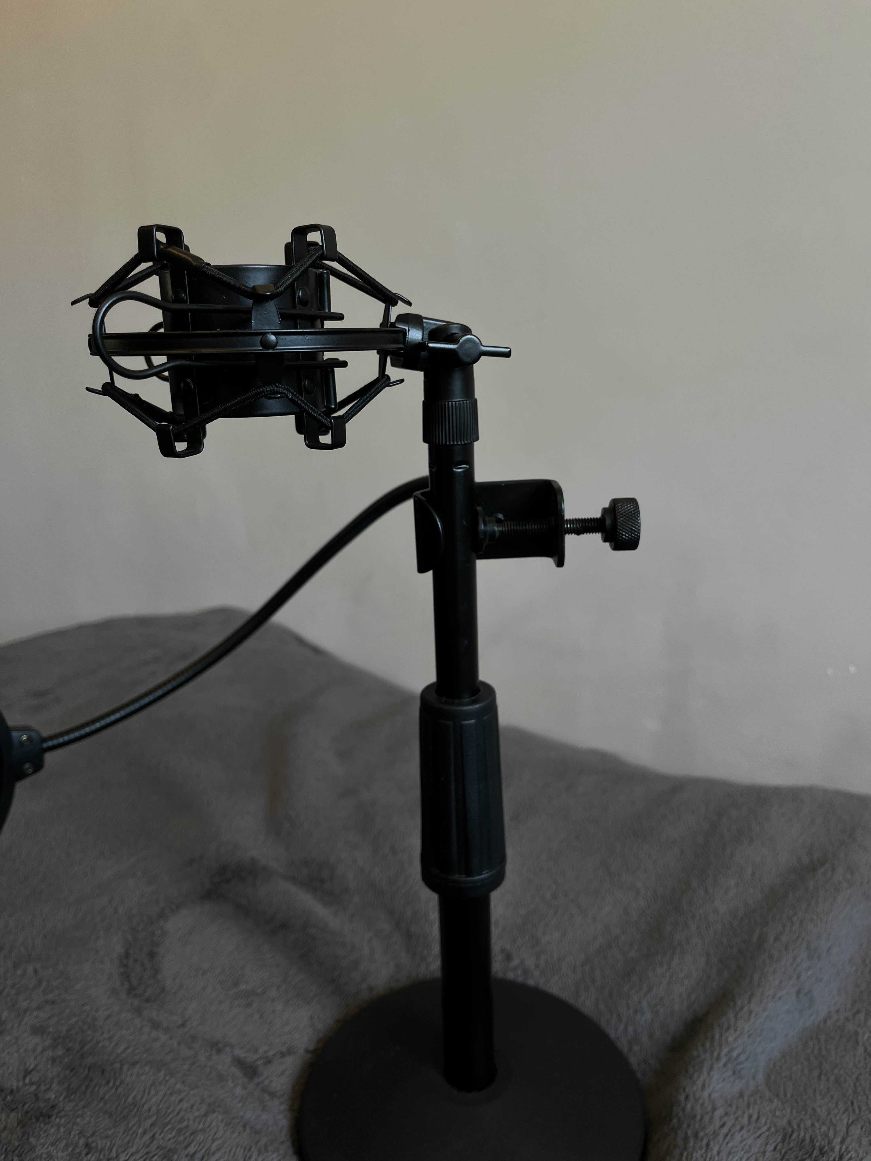 Mikrofon sm900 wraz z MOZOS MKIT-STAND