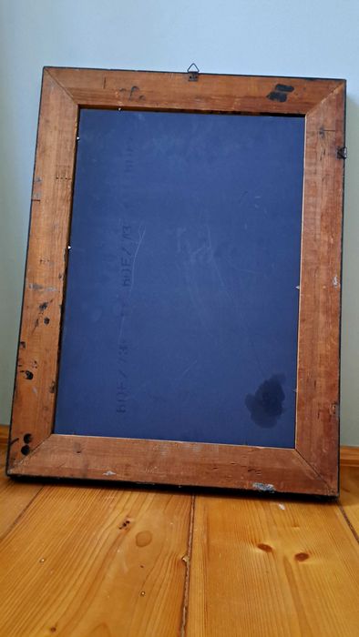 Stare lustro w pięnej ramie