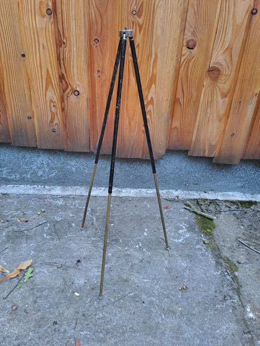 Stary statyw fotograficzny trójnóg