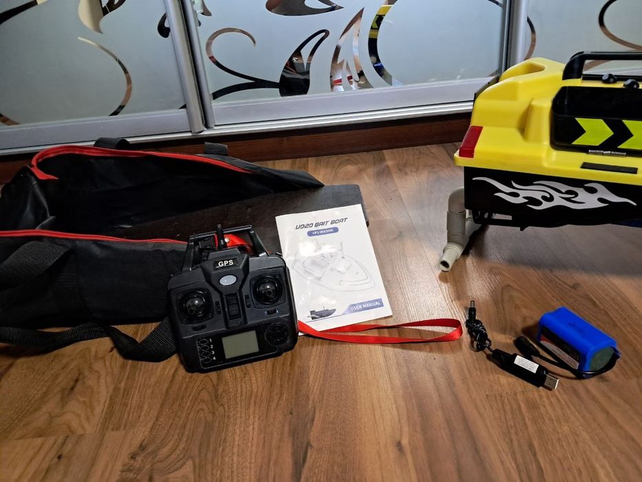 Прикормочний кораблик Flyteck V020