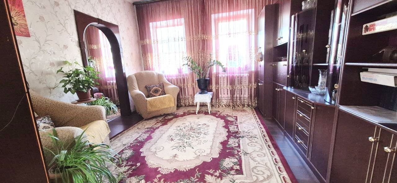 ПРОДАМ  будинок в м. Самар, р-н Перевал.

Площа будинку 54м²: 4 кімнат