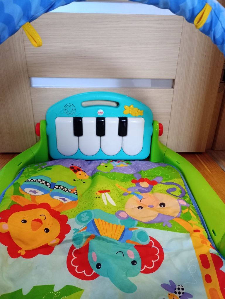 Mata Fisher price z pianinkiem