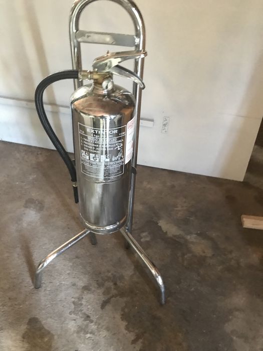 Estintor em inox como novo  com suporte de chao