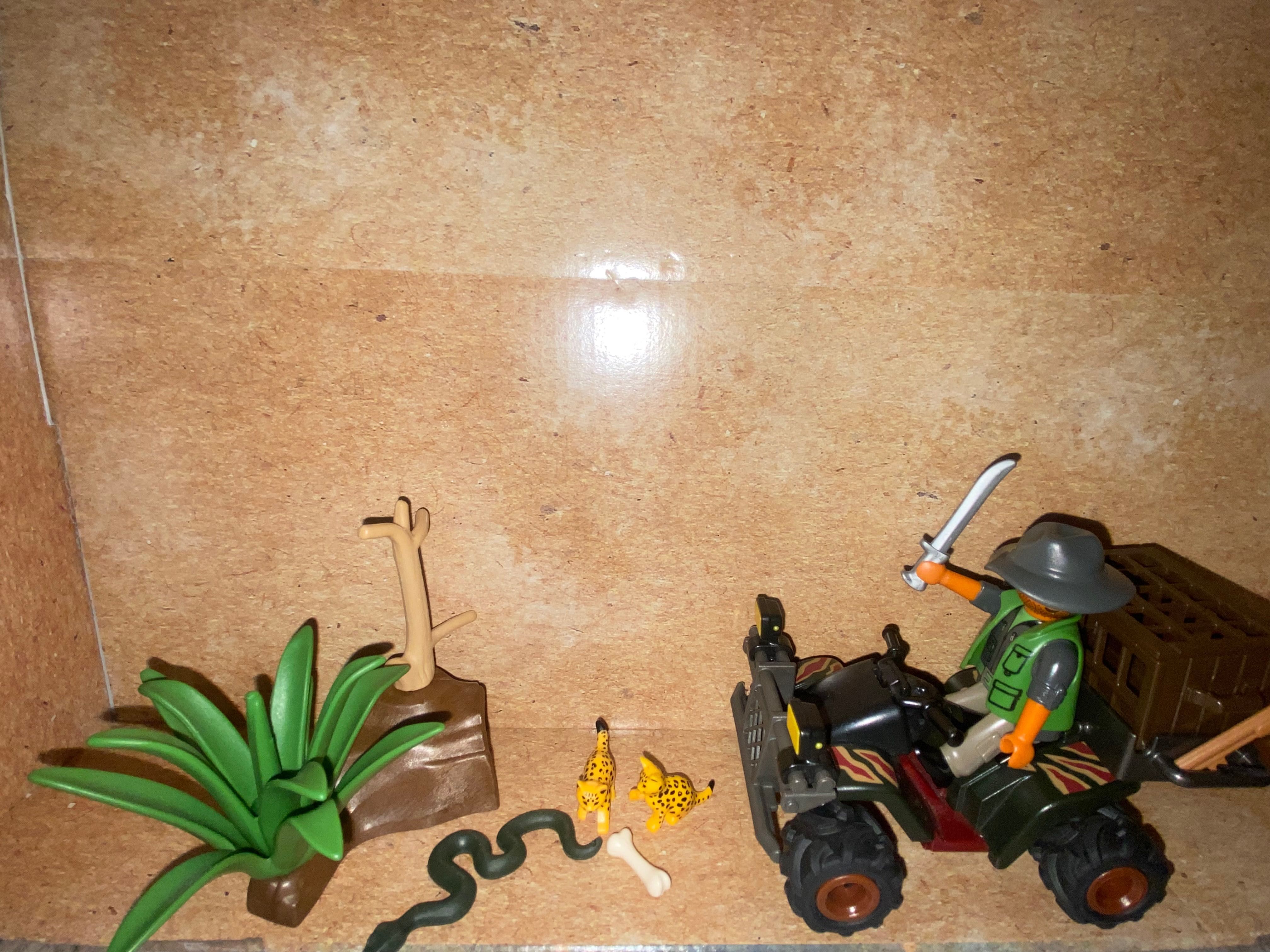Zestaw Playmobil quad safari z kłusownikiem i akcesoriami