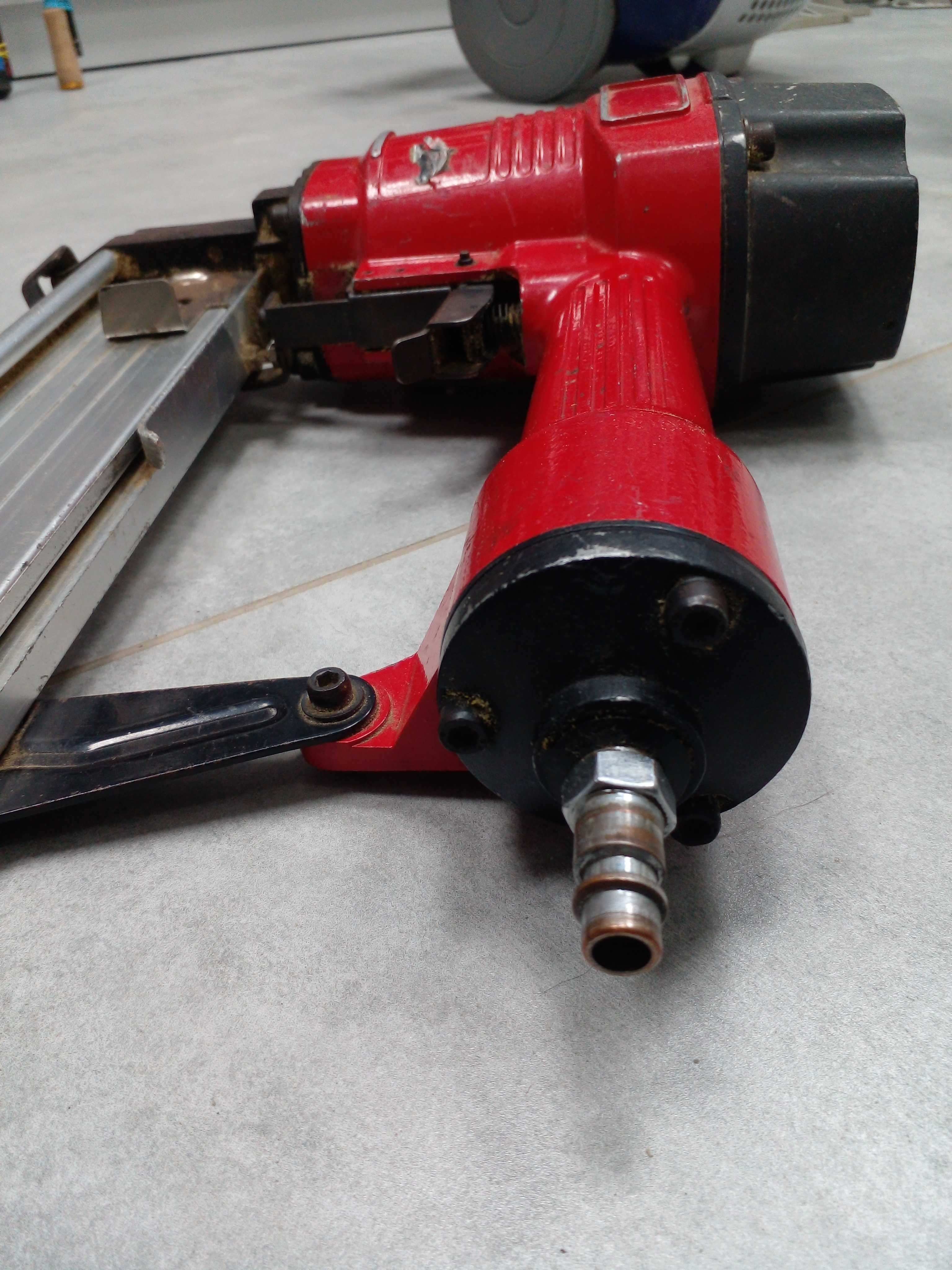 Степлер пневматический Intertool PT 1615