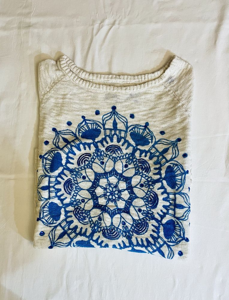 Camisola, M da marca Desigual, muito bonita, em excelente estado.