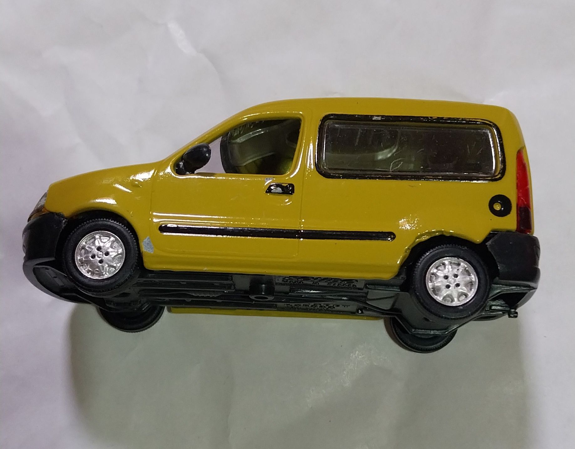 Miniatura Renault Kangoo em escala 1/43