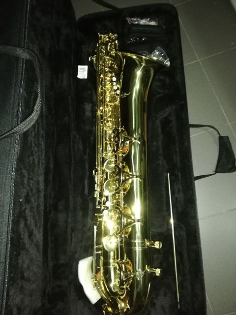 Saxofone baritono e kit
