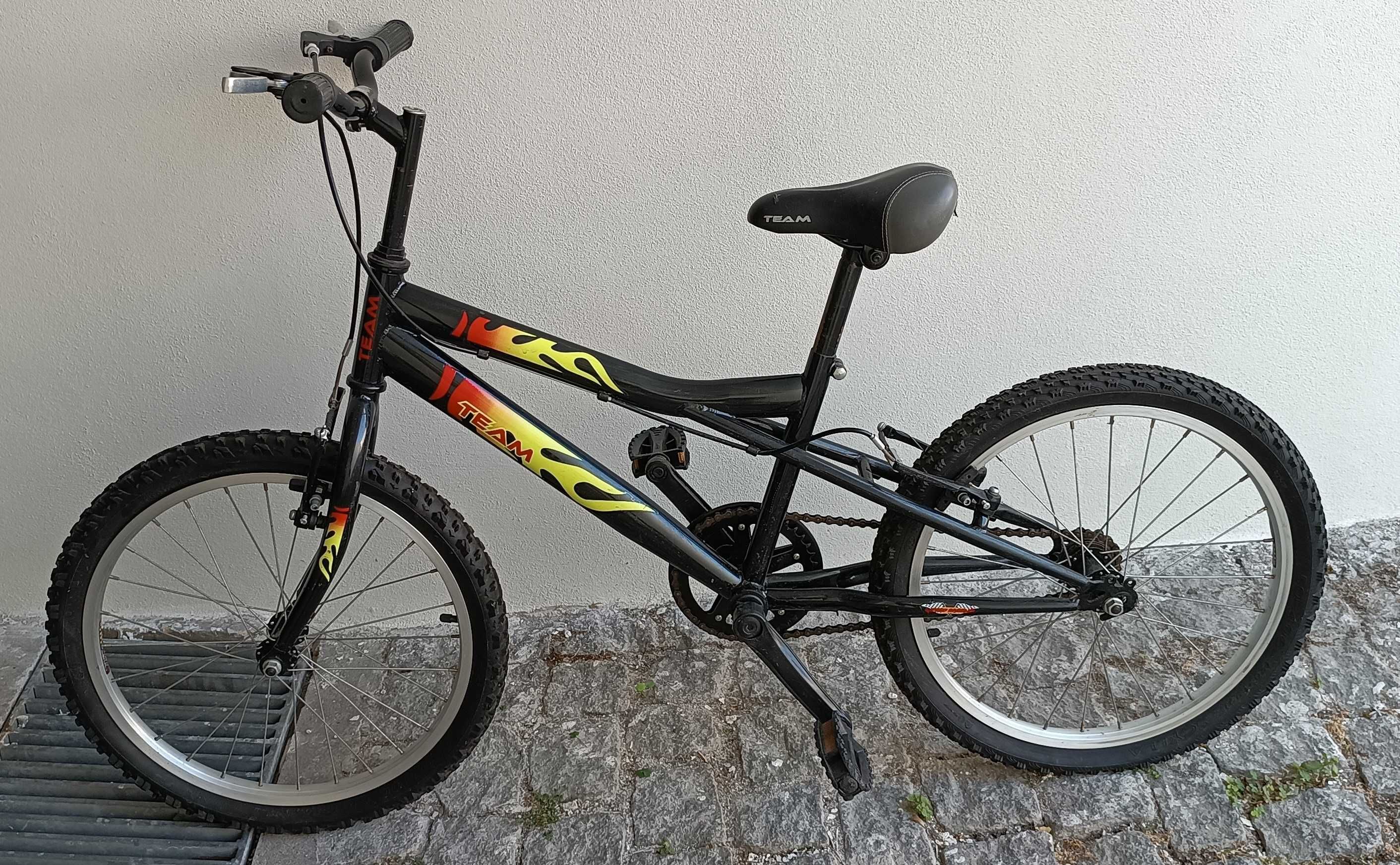 Bicicleta Criança/Jovem Roda 20" marca TEAM (usada)