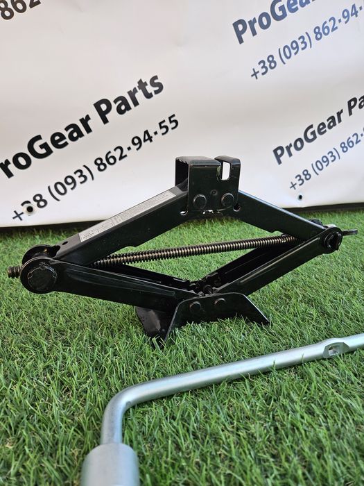 Оригінальний домкрат балоний ключ Mazda 2 2007-2025