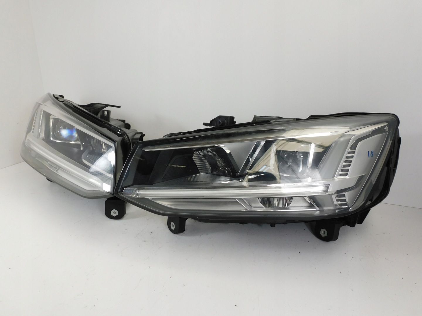 AUDI Q2 81A LAMPA PRAWA LEWA FULL LED 81A941034 81A941033