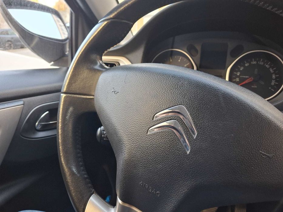 Citroen C-Elysée (Sempre assistido na marca,livro de revisões)