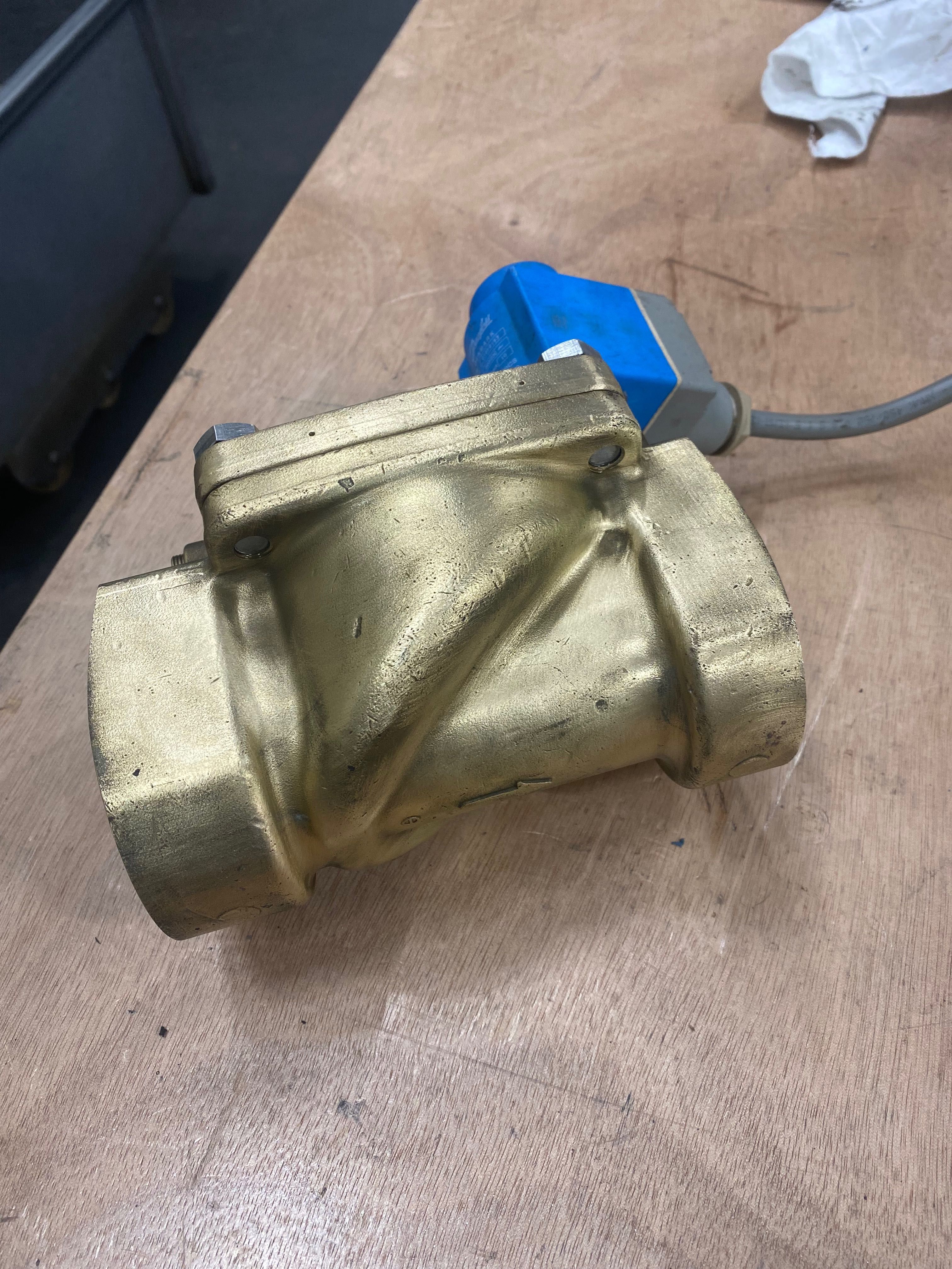 Danfoss  zawór elektromagnetyczny z cewką 230v 2 cale . OKAZJA