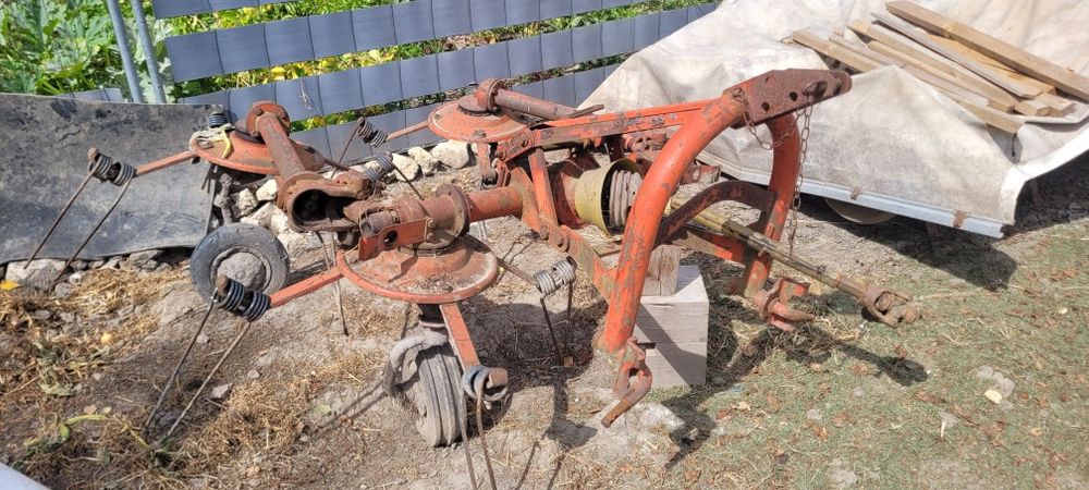 przetrzasarka KUHN FAHR , plug4 duży kosiarka