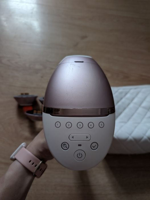 Philips Lumea 9000 BRI958/00  Ефективна домашня IPL-епіляція