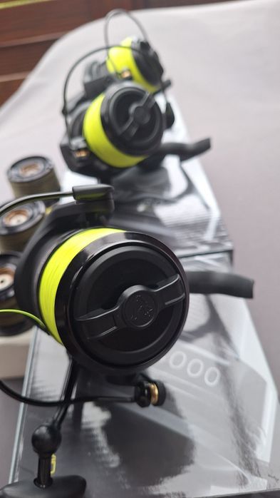 3 sztuki Avid Carp AV8000 kołowrotek karpiowy big pit jak nowe