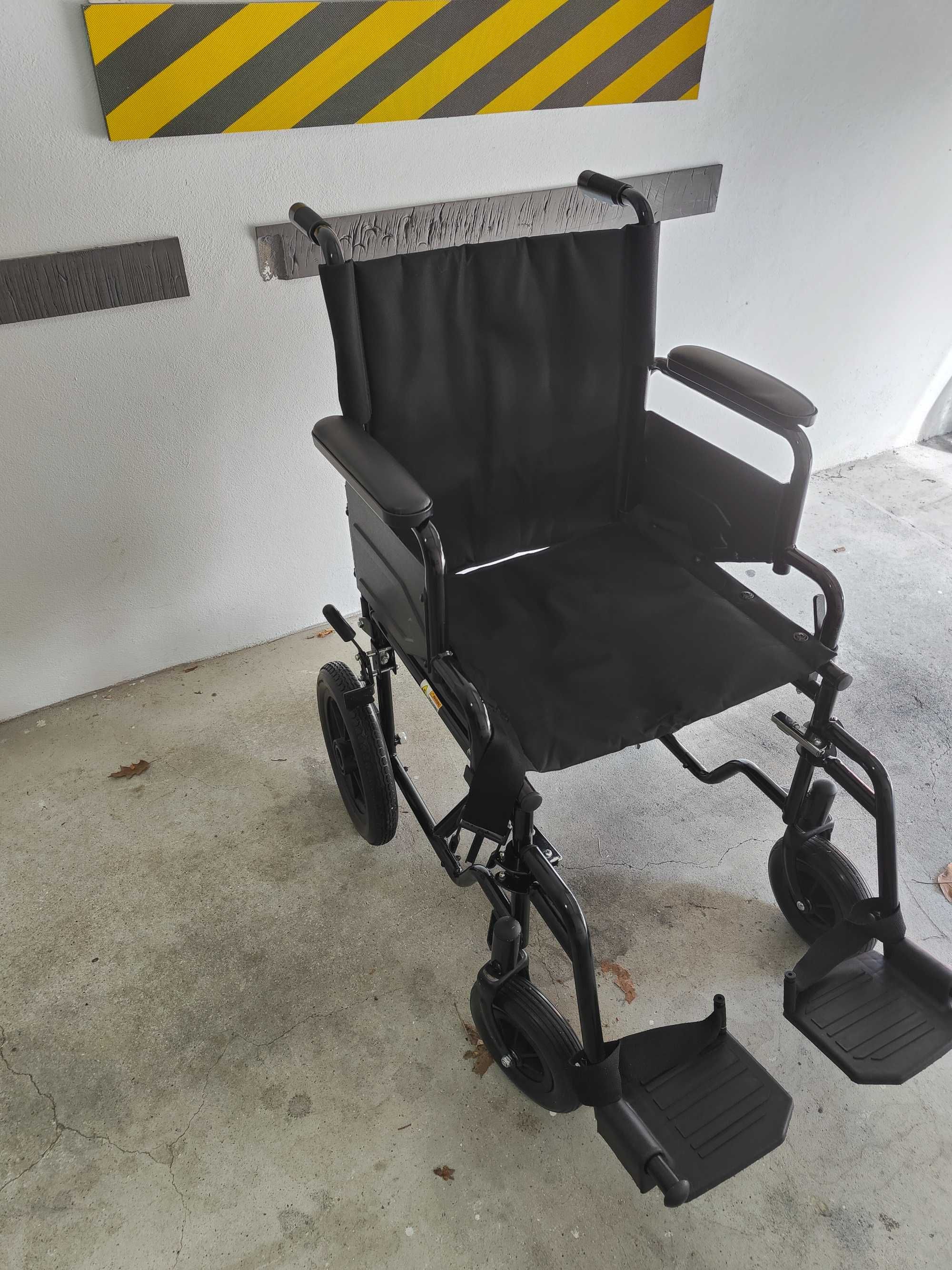 Cadeira de rodas dobrável leve (assento de 46 cm)