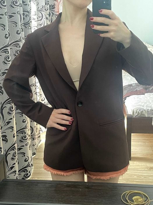 Жіночий коричневий костюм-двійка: жилет і піджак