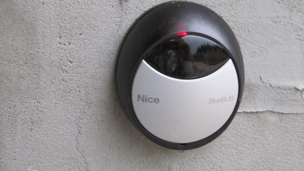 Ворота гаражні,ролети, Решітки ролетні  посилені, автоматика. Компанія