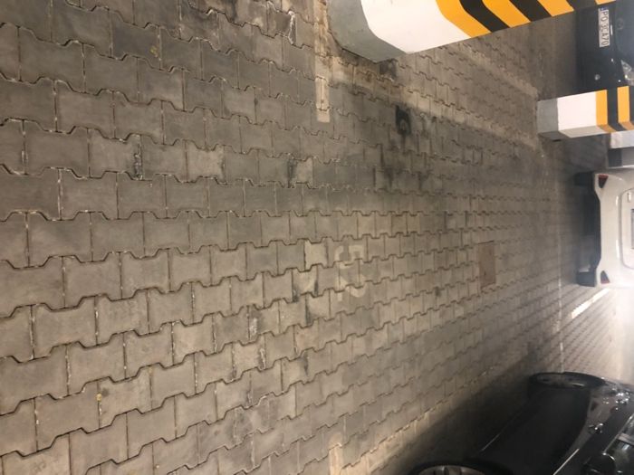 Sprzedam miejsce postojowe w Hali Garażowej