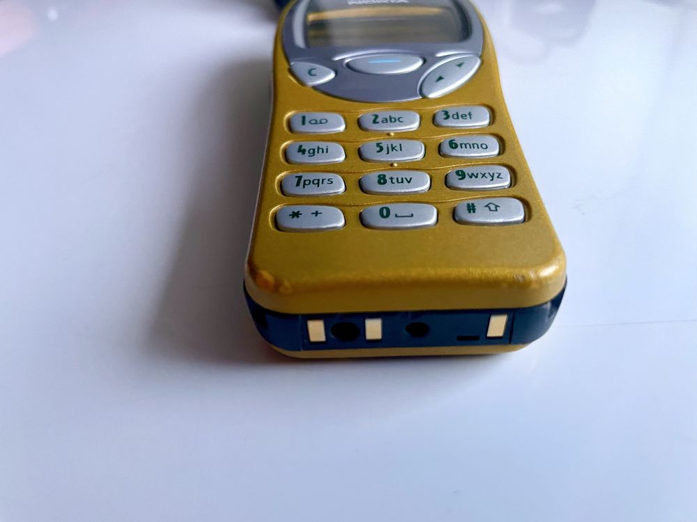 Nokia 3210 PL zolta w dobrym stanie.