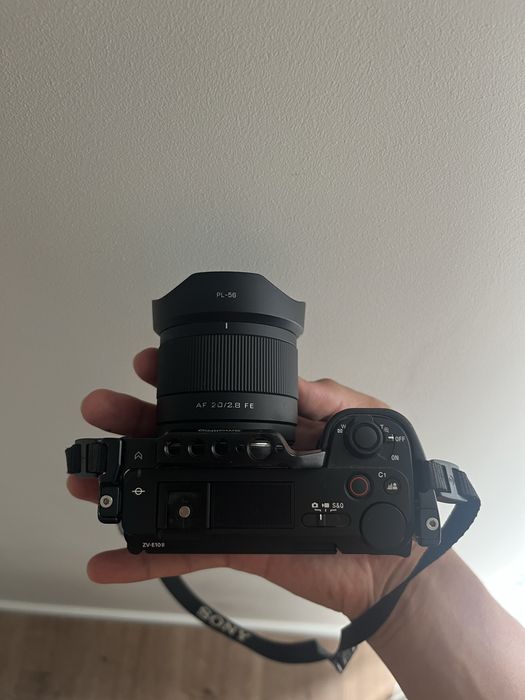 Sony ZV-E10 II + Viltrox 20mm f/2.8 + SmallRig
