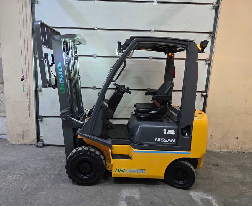 Навантажувач вилковий дизельний Nissan 1.8 тонн триплекс на 4,75 метра