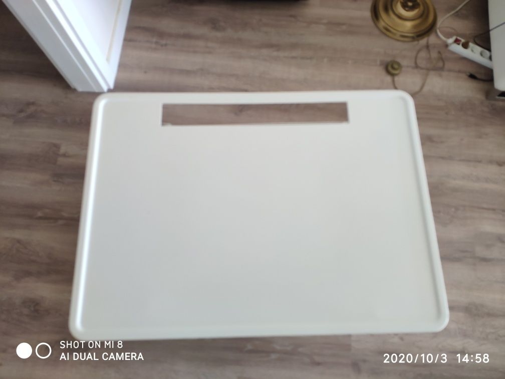 Mesa laptop IKEA como NOVA